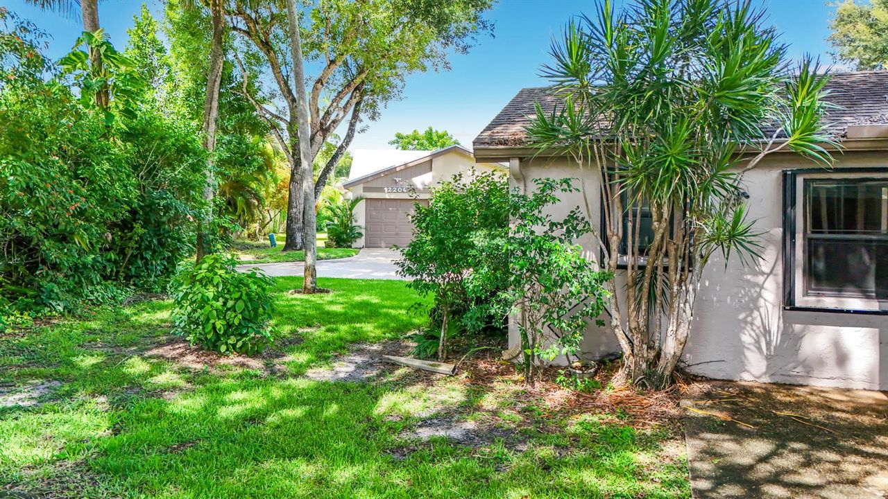 2208 Seagrape Circle-81