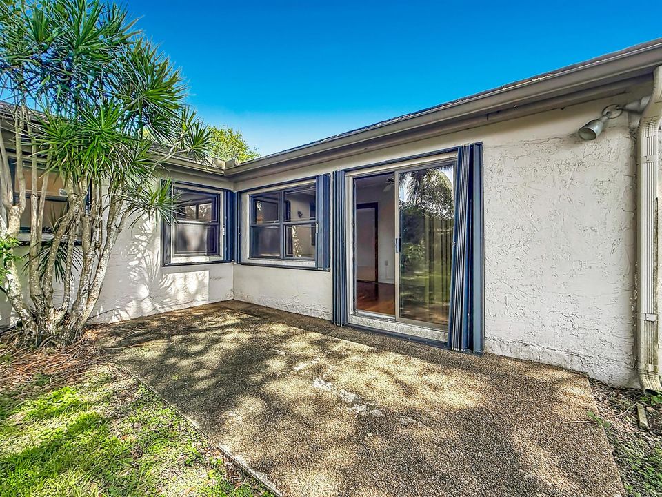2208 Seagrape Circle-78