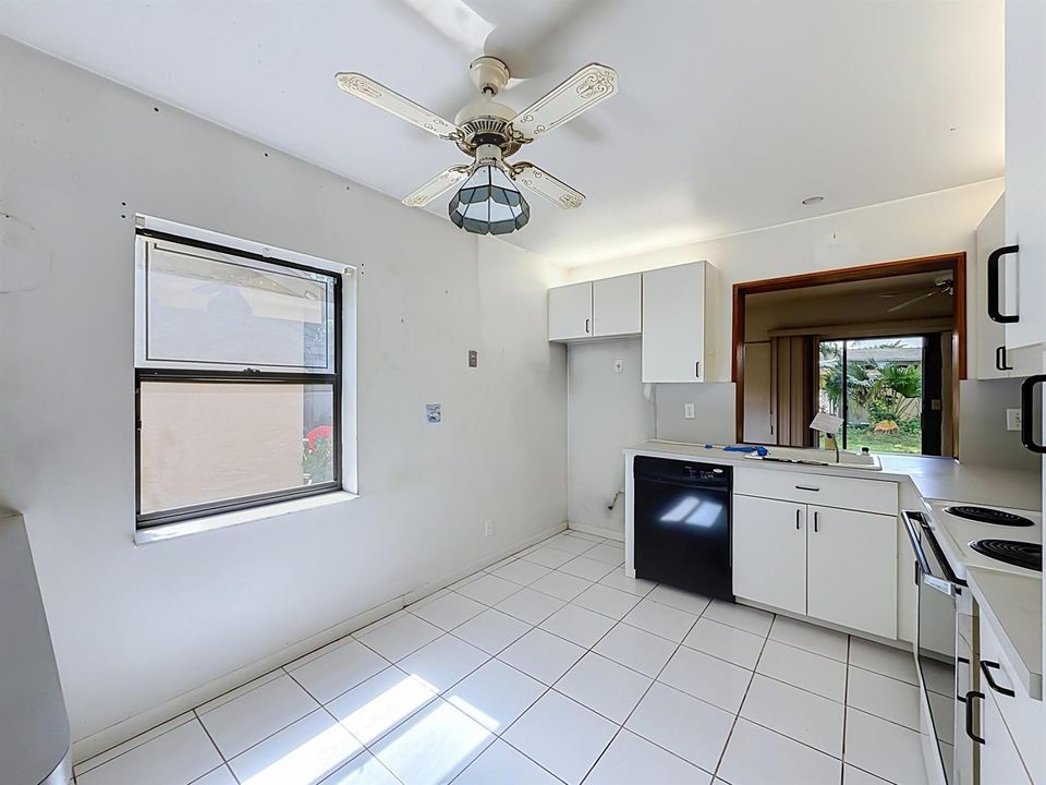 2208 Seagrape Circle-39