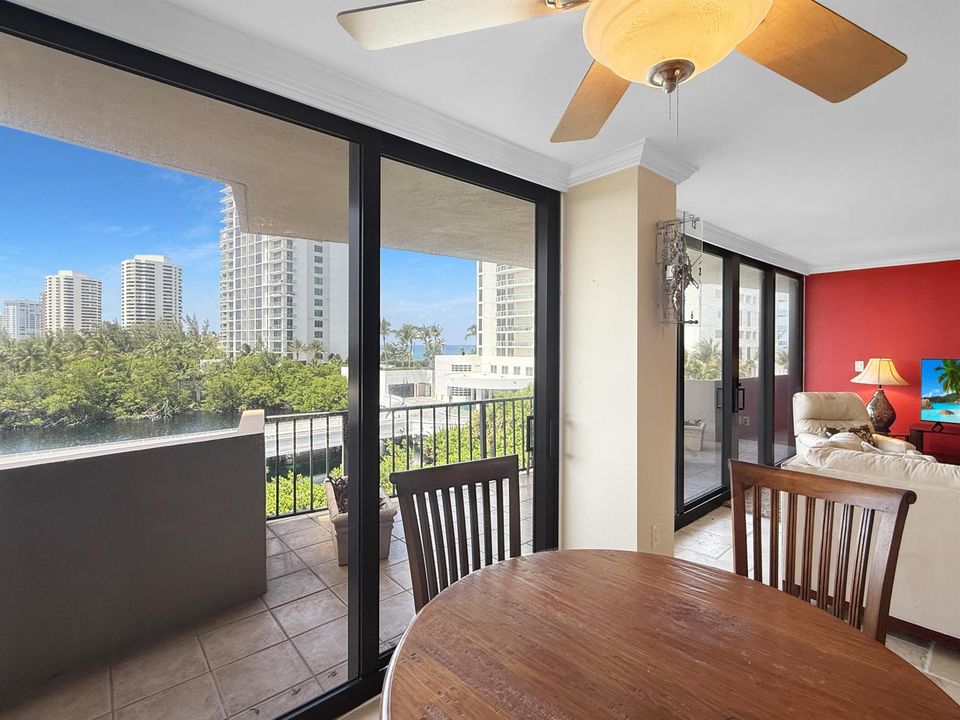 Breakfast Dining Area