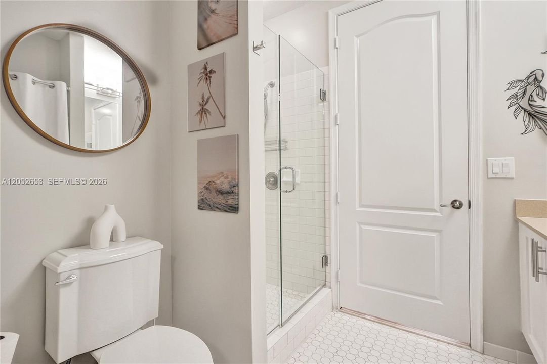 For Sale: $299,900 (1 beds, 1 baths, 762 Square Feet)