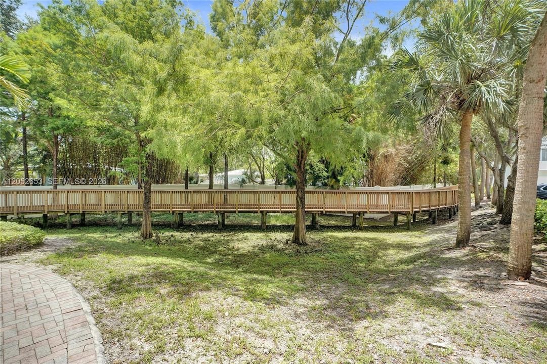 For Sale: $299,900 (1 beds, 1 baths, 762 Square Feet)