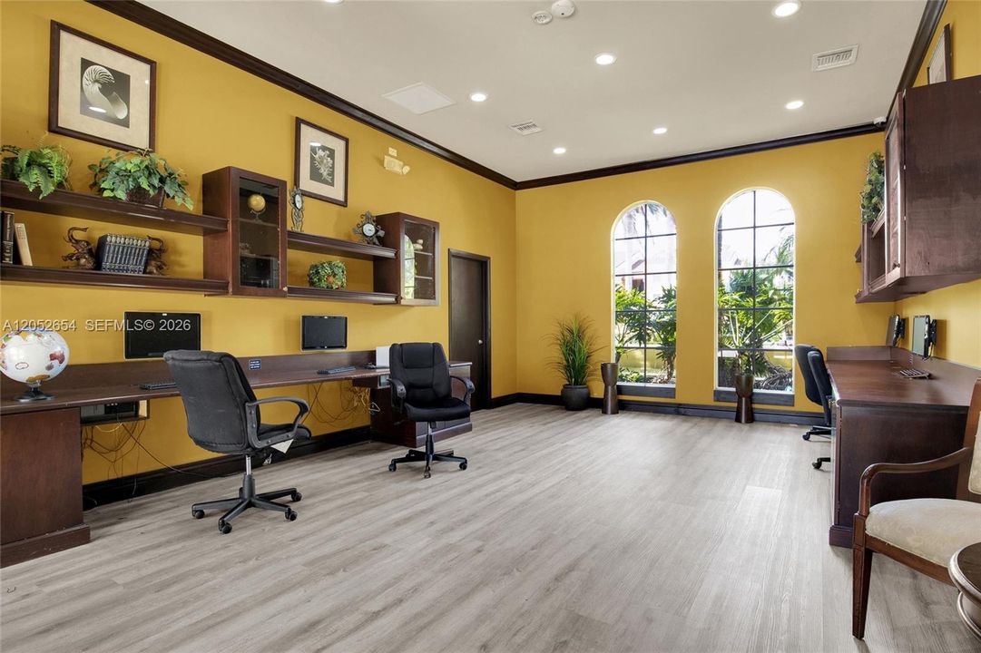 For Rent: $2,400 (2 beds, 2 baths, 977 Square Feet)