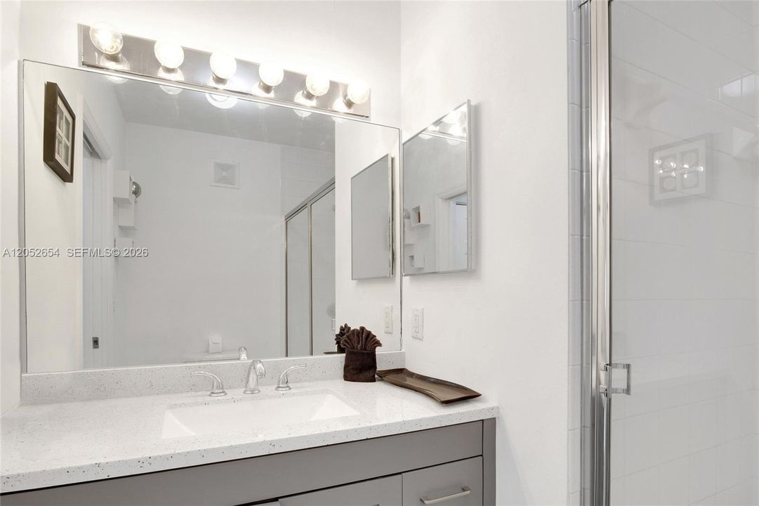 For Rent: $2,400 (2 beds, 2 baths, 977 Square Feet)