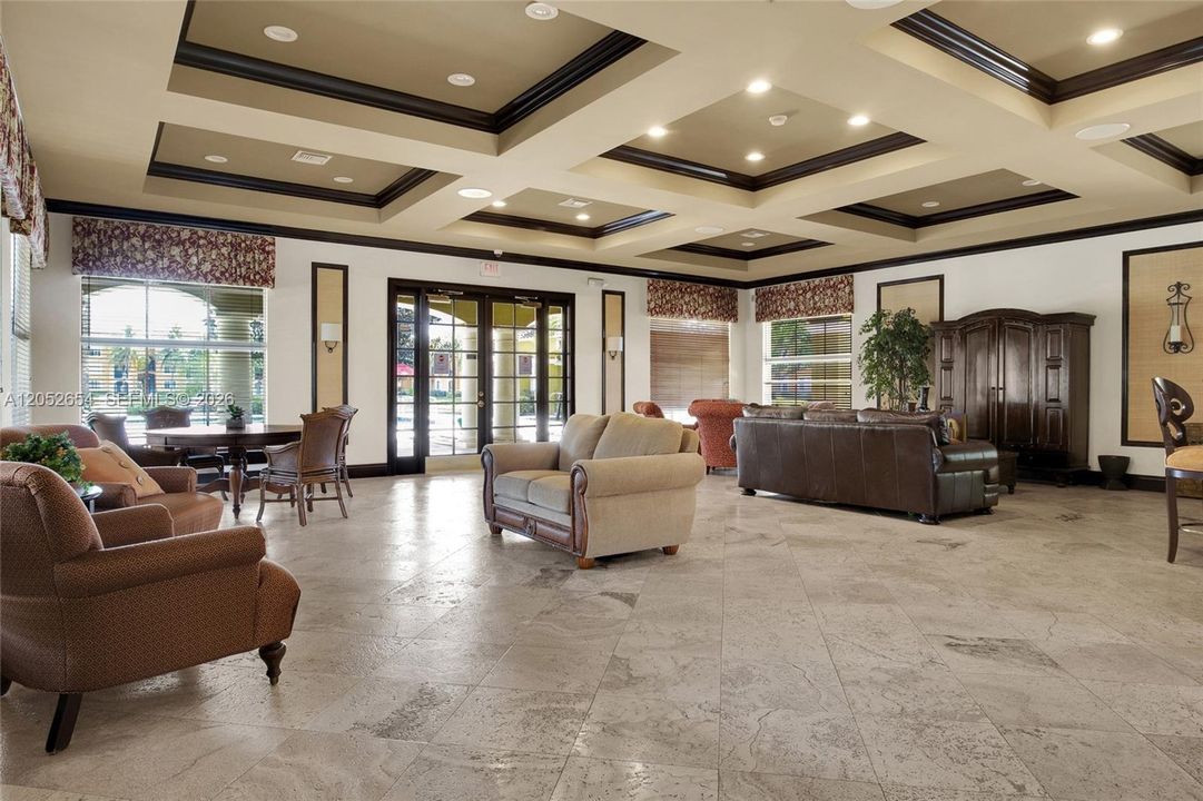 For Rent: $2,400 (2 beds, 2 baths, 977 Square Feet)