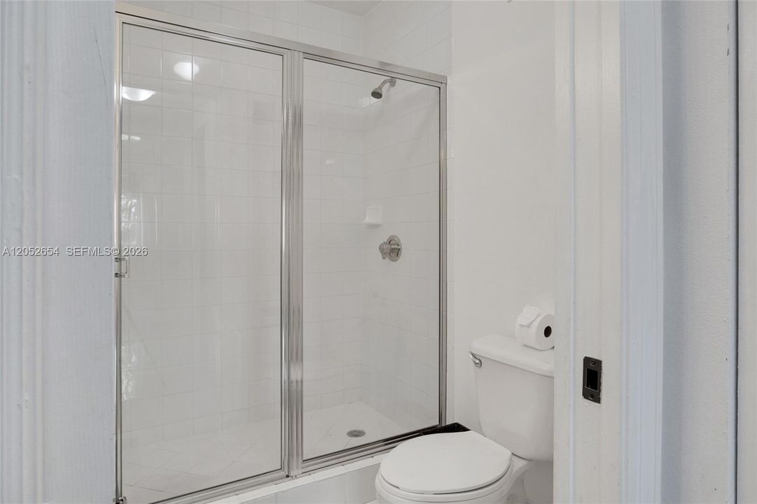 For Rent: $2,400 (2 beds, 2 baths, 977 Square Feet)