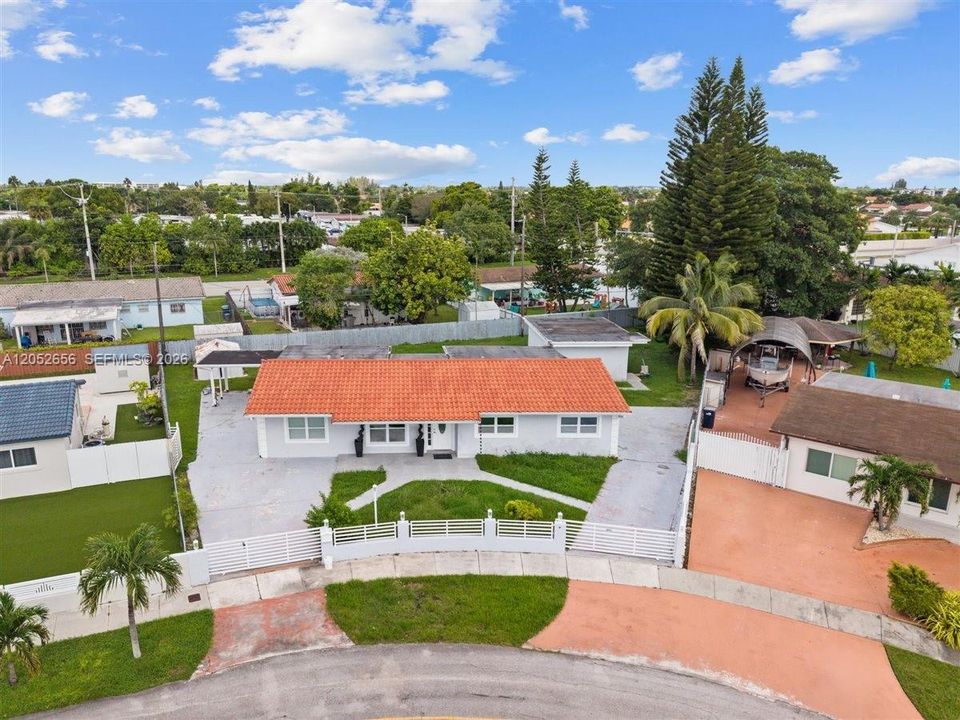 For Rent: $6,500 (6 beds, 3 baths, 2270 Square Feet)