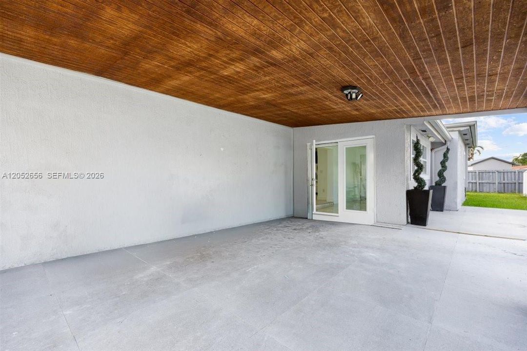 For Rent: $6,500 (6 beds, 3 baths, 2270 Square Feet)