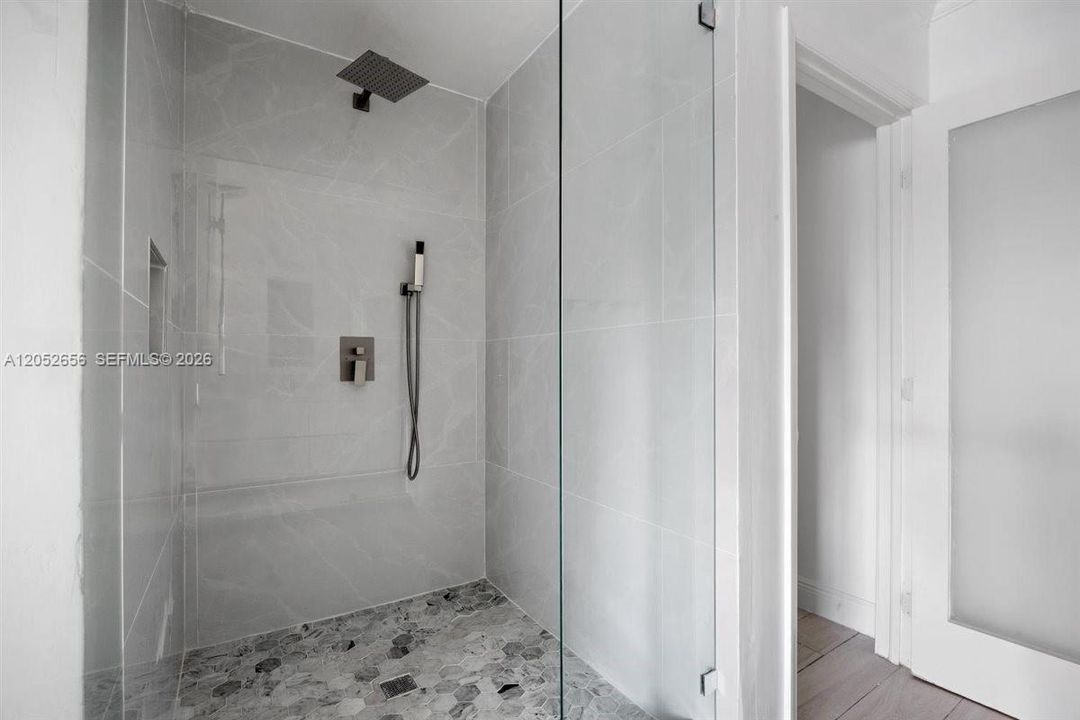 For Rent: $6,500 (6 beds, 3 baths, 2270 Square Feet)
