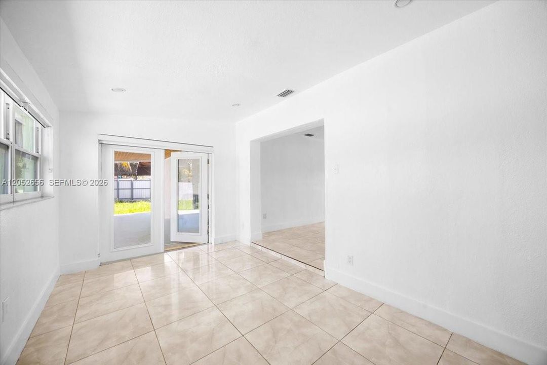 For Rent: $6,500 (6 beds, 3 baths, 2270 Square Feet)