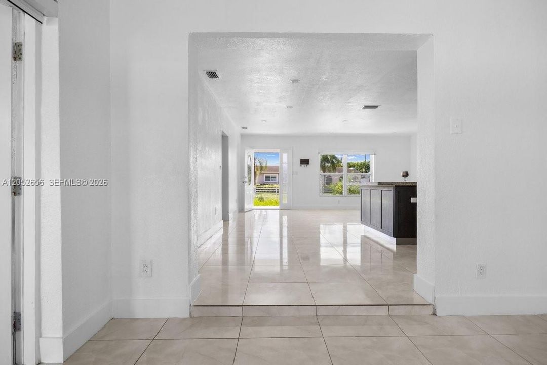 For Rent: $6,500 (6 beds, 3 baths, 2270 Square Feet)