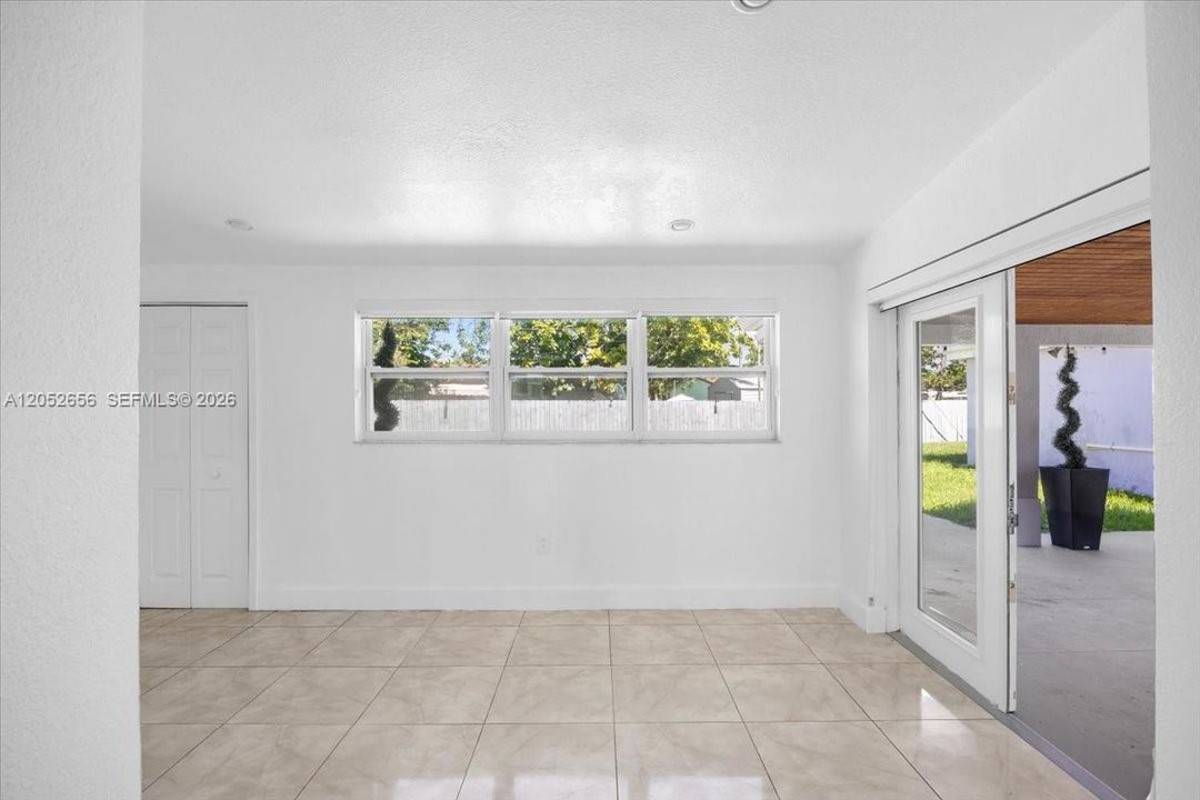 For Rent: $6,500 (6 beds, 3 baths, 2270 Square Feet)