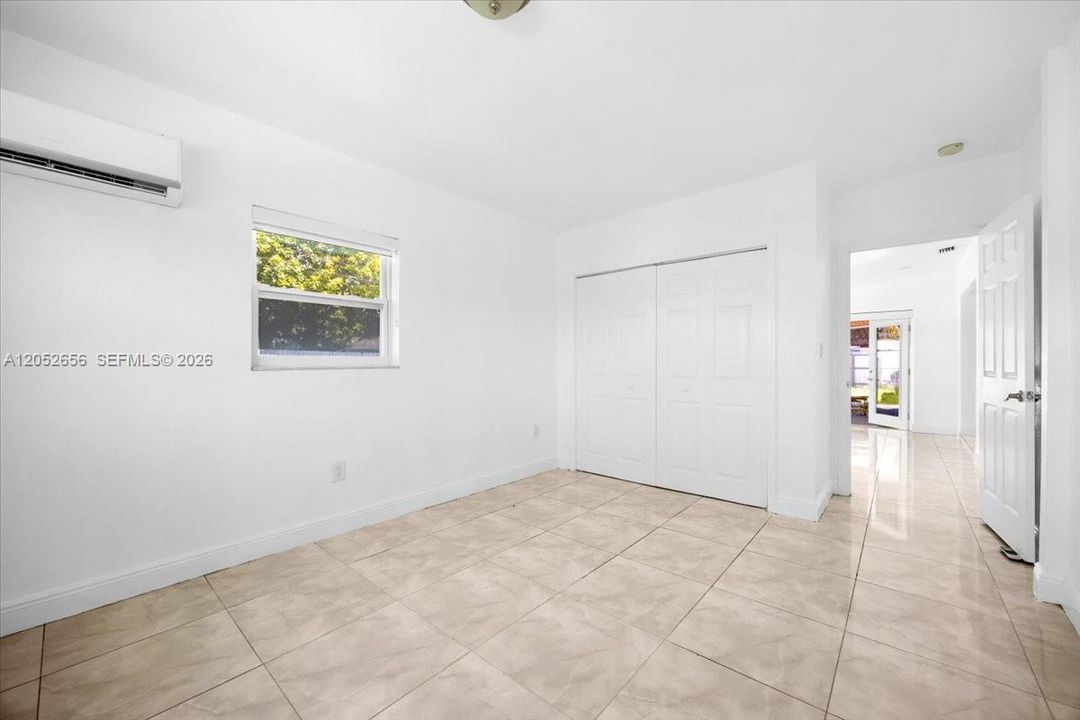 For Rent: $6,500 (6 beds, 3 baths, 2270 Square Feet)