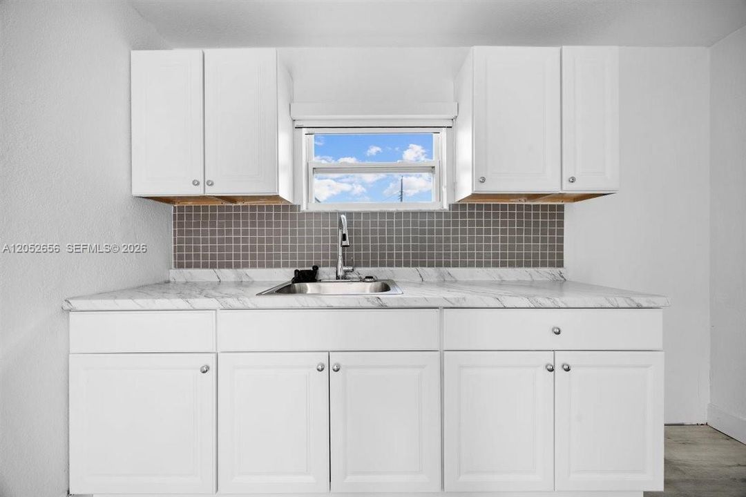 For Rent: $6,500 (6 beds, 3 baths, 2270 Square Feet)