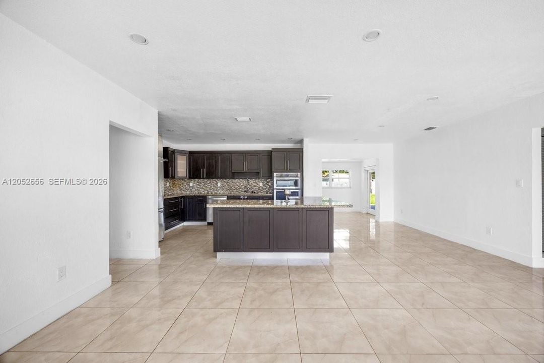 For Rent: $6,500 (6 beds, 3 baths, 2270 Square Feet)