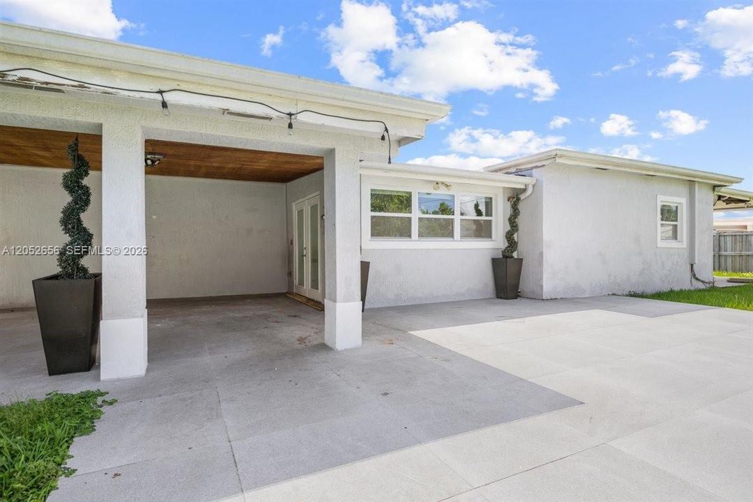 For Rent: $6,500 (6 beds, 3 baths, 2270 Square Feet)