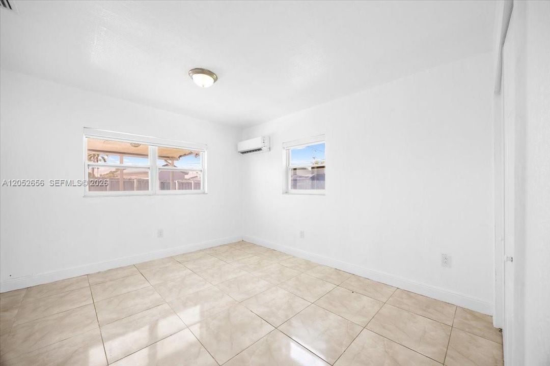 For Rent: $6,500 (6 beds, 3 baths, 2270 Square Feet)