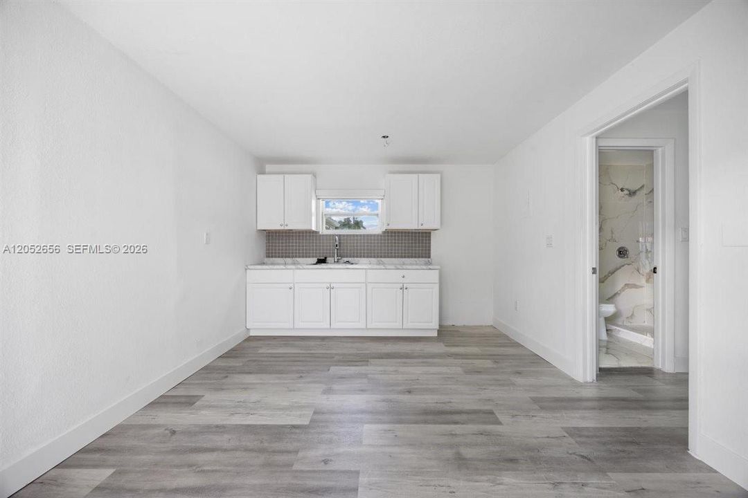 For Rent: $6,500 (6 beds, 3 baths, 2270 Square Feet)