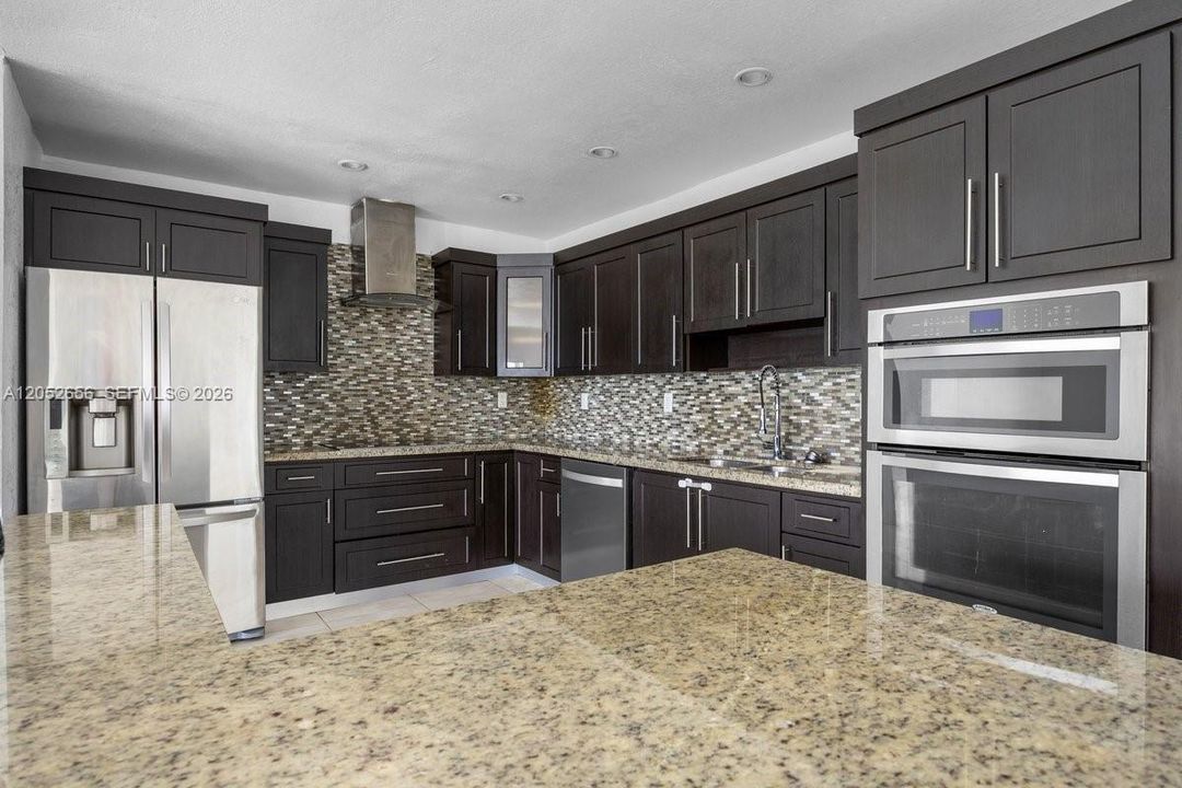 For Rent: $6,500 (6 beds, 3 baths, 2270 Square Feet)