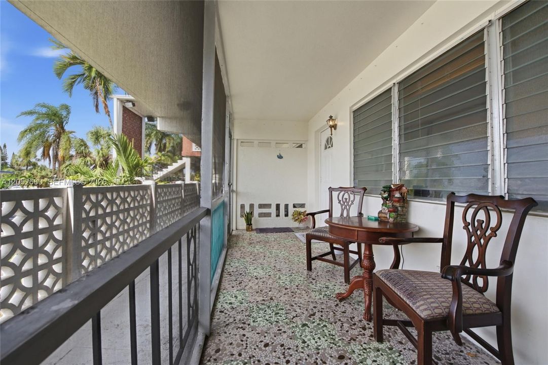 For Sale: $140,000 (1 beds, 1 baths, 800 Square Feet)