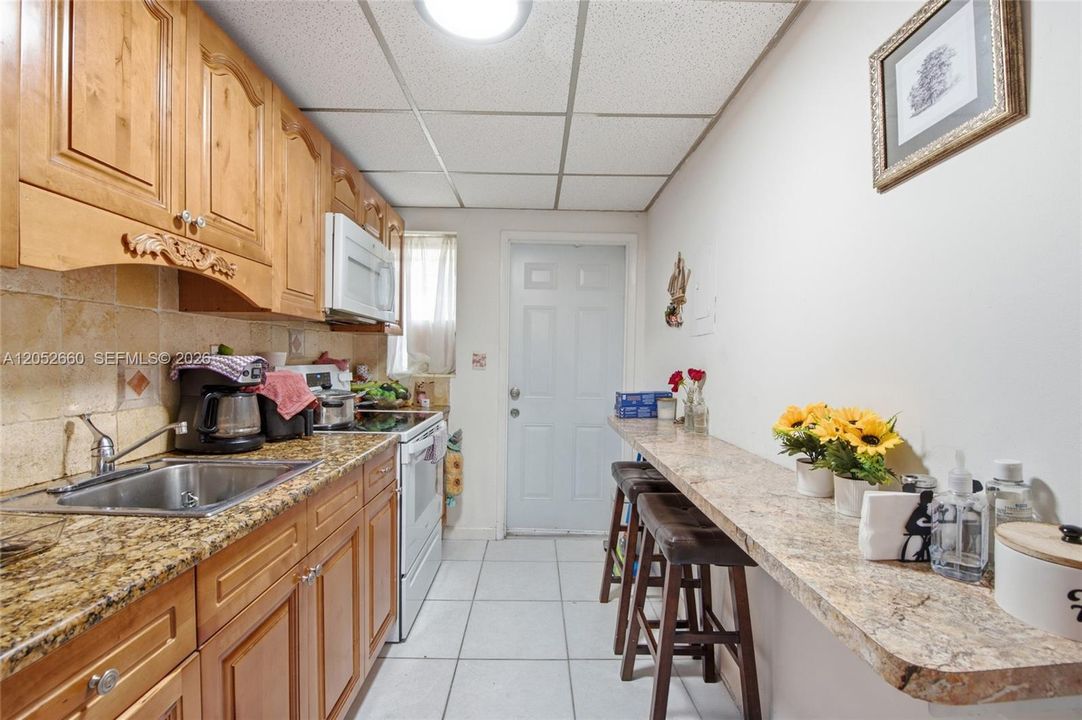 For Sale: $140,000 (1 beds, 1 baths, 800 Square Feet)