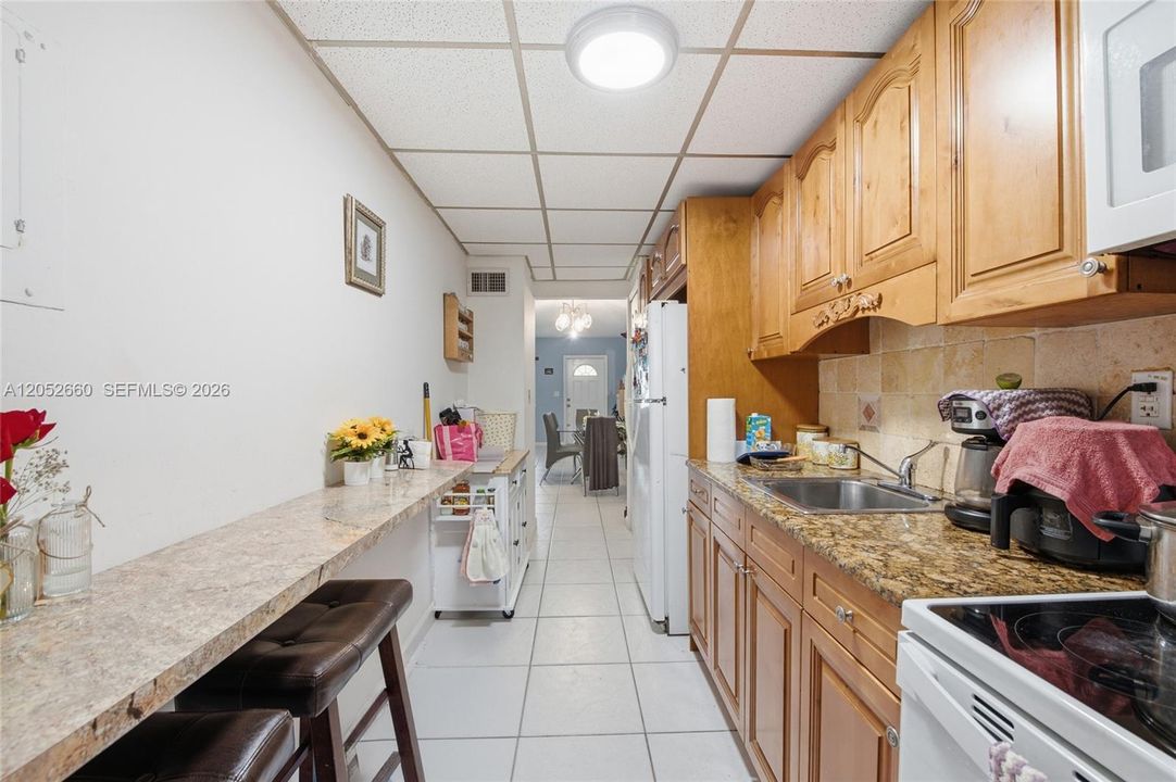 For Sale: $140,000 (1 beds, 1 baths, 800 Square Feet)