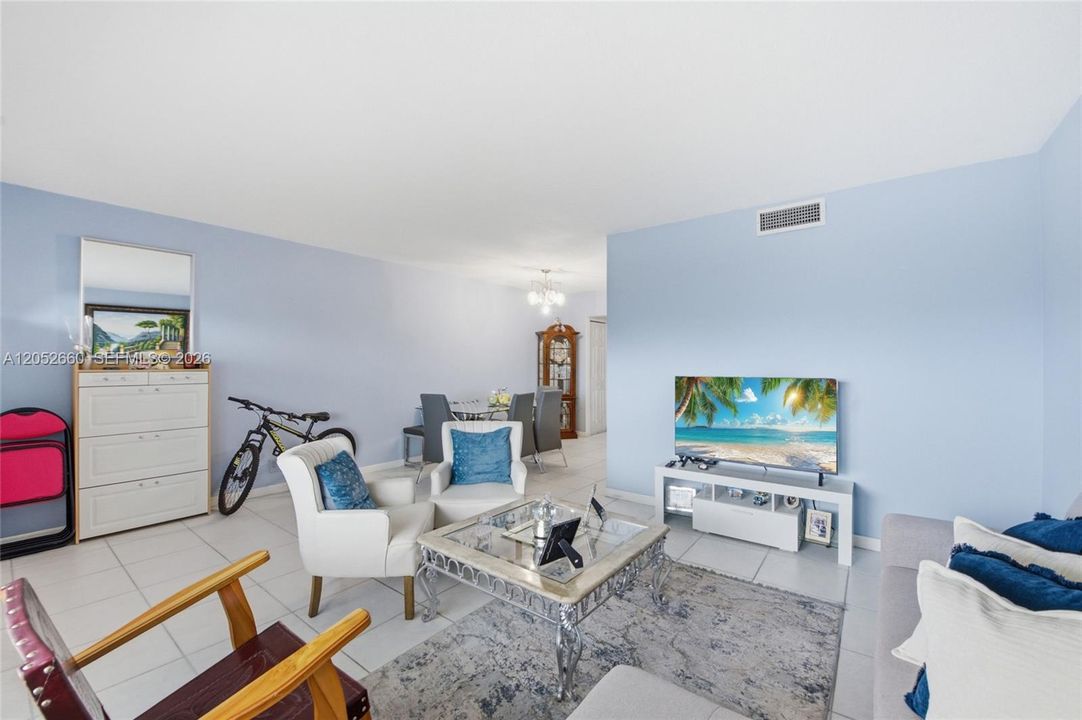 For Sale: $140,000 (1 beds, 1 baths, 800 Square Feet)