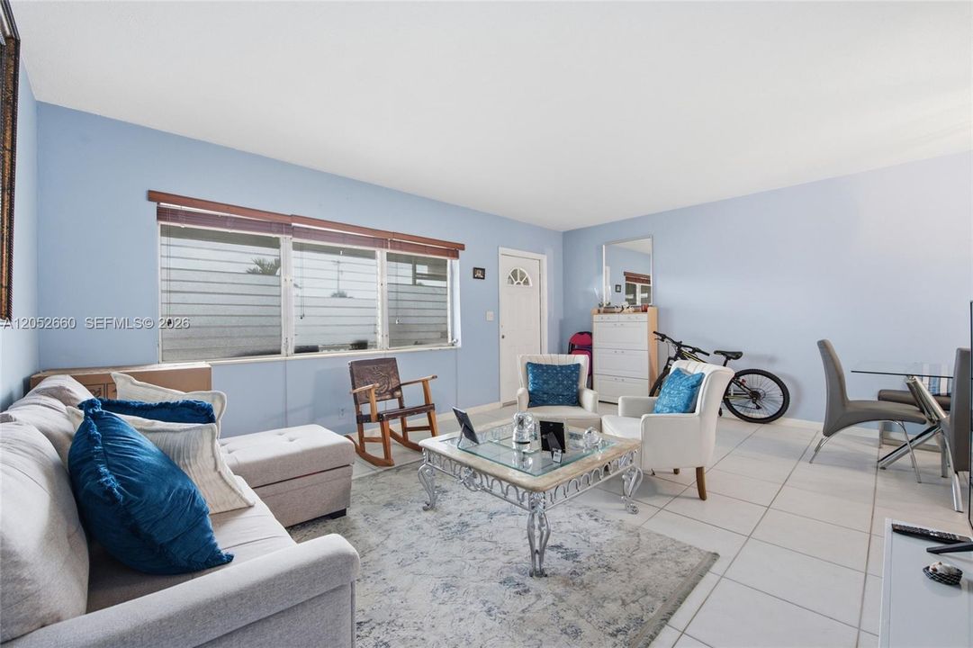 For Sale: $140,000 (1 beds, 1 baths, 800 Square Feet)