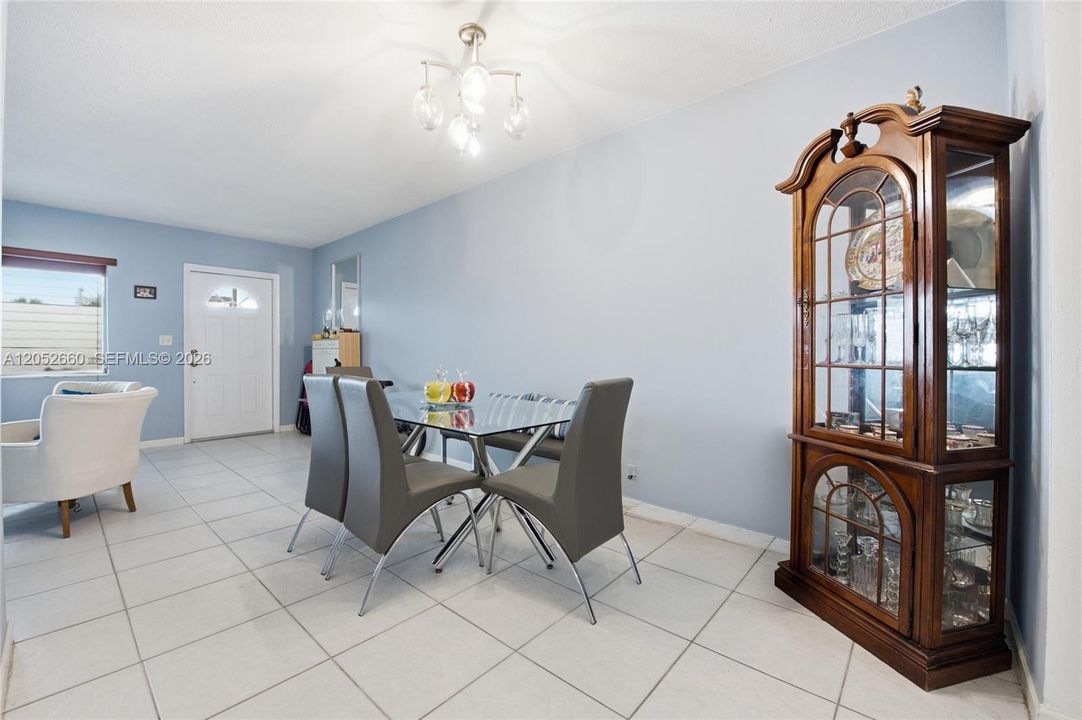 For Sale: $140,000 (1 beds, 1 baths, 800 Square Feet)