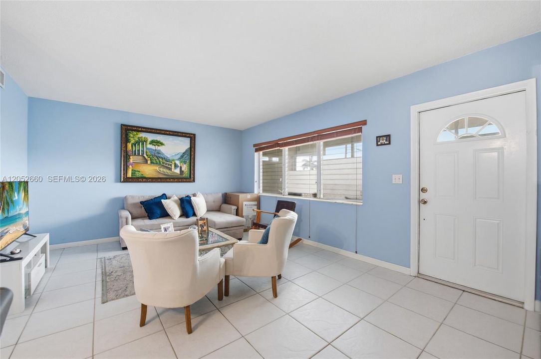For Sale: $140,000 (1 beds, 1 baths, 800 Square Feet)