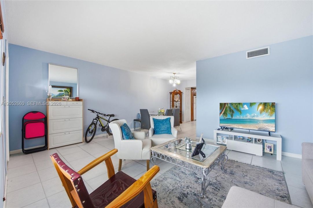 For Sale: $140,000 (1 beds, 1 baths, 800 Square Feet)