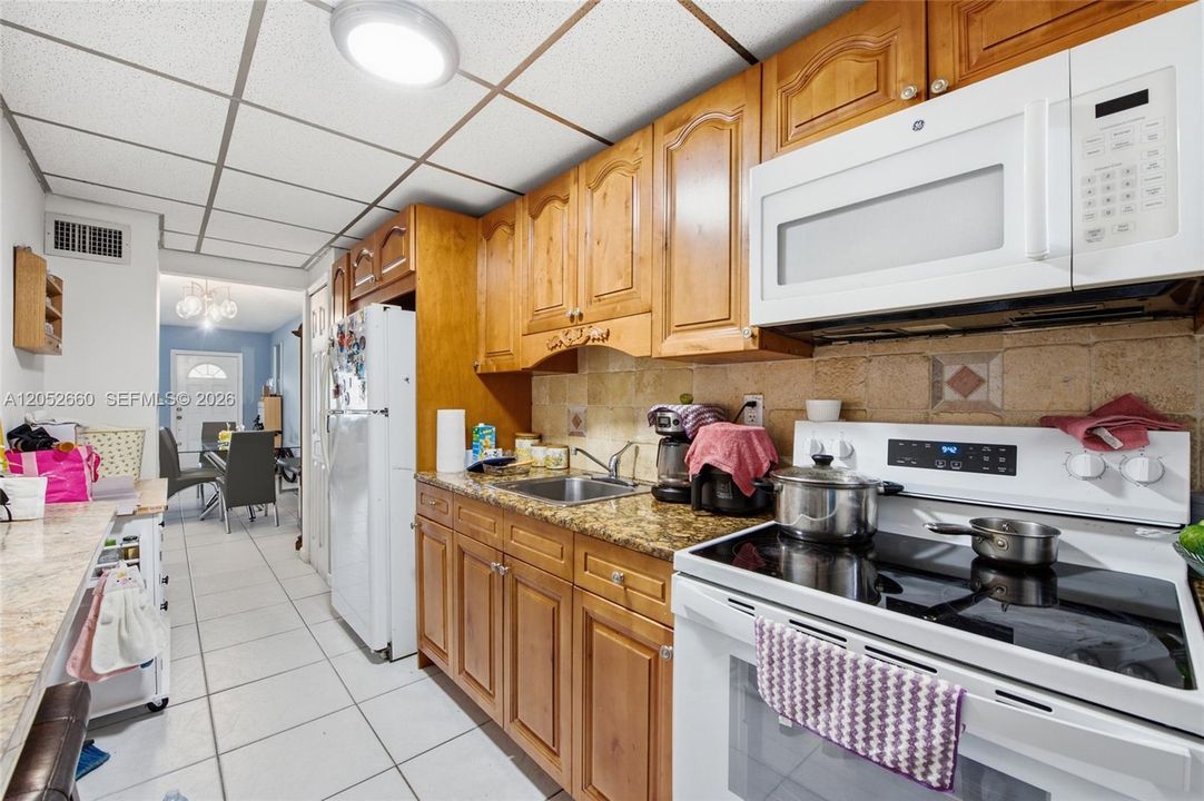For Sale: $140,000 (1 beds, 1 baths, 800 Square Feet)