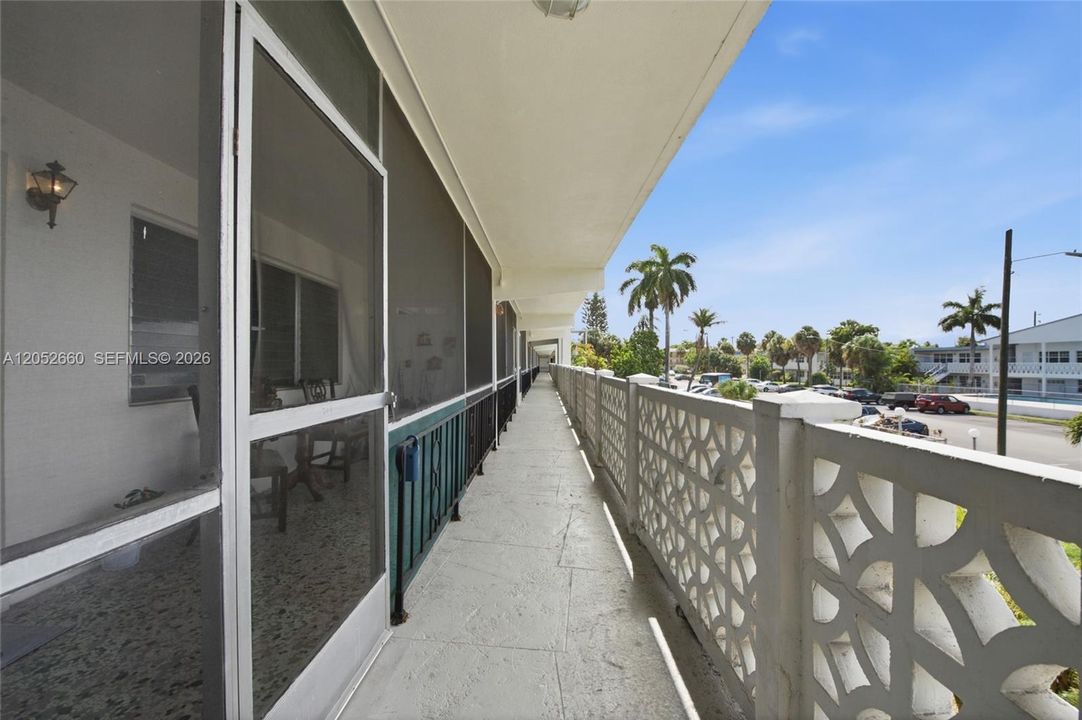 For Sale: $140,000 (1 beds, 1 baths, 800 Square Feet)