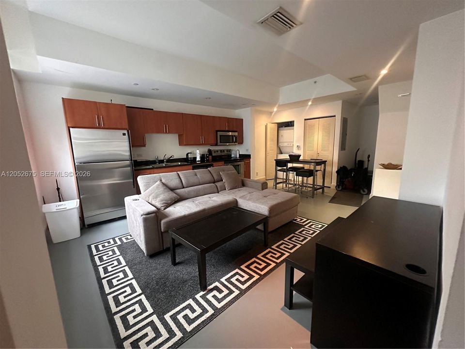 For Sale: $262,000 (1 beds, 1 baths, 774 Square Feet)