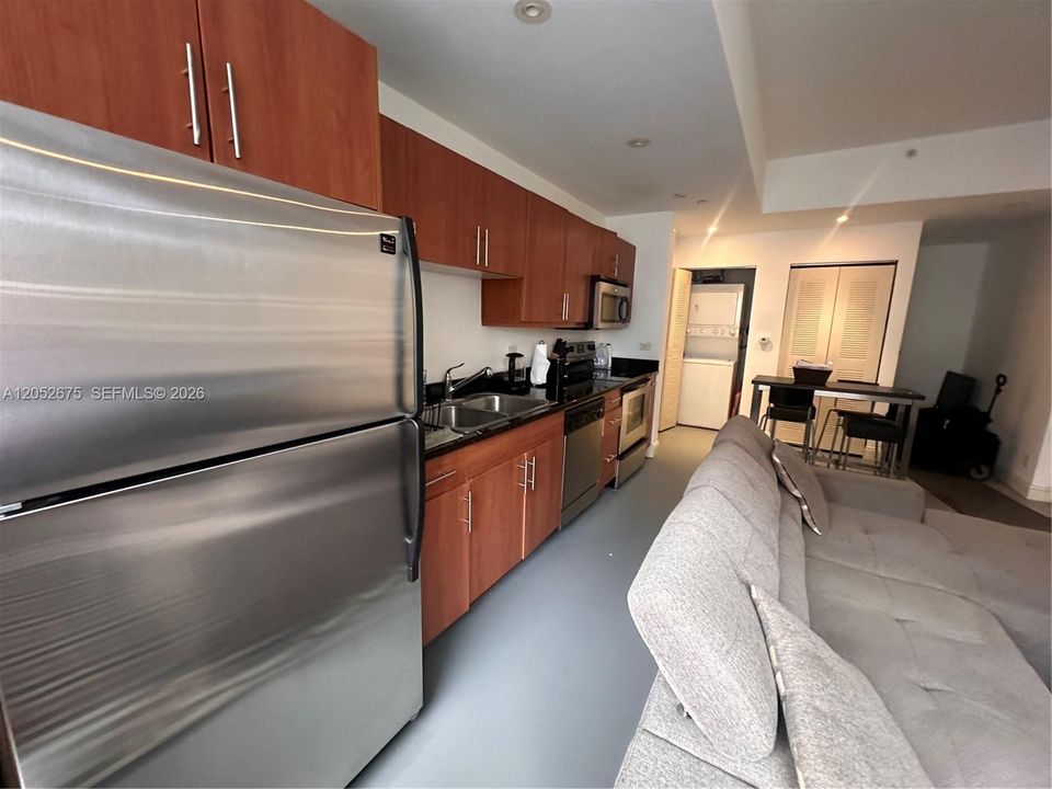 For Sale: $262,000 (1 beds, 1 baths, 774 Square Feet)