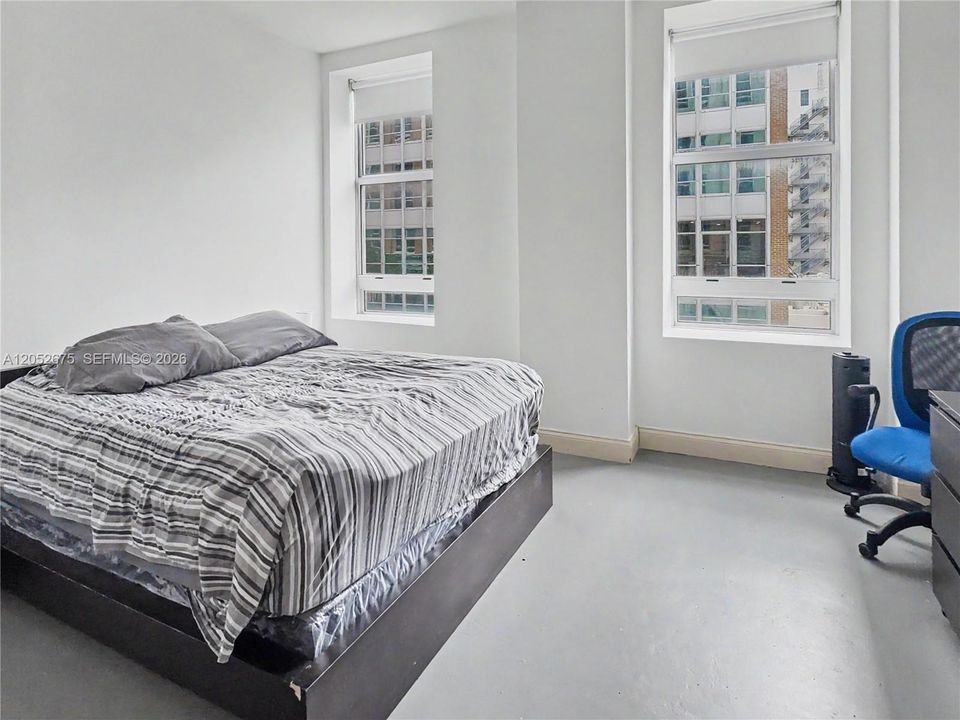 For Sale: $262,000 (1 beds, 1 baths, 774 Square Feet)
