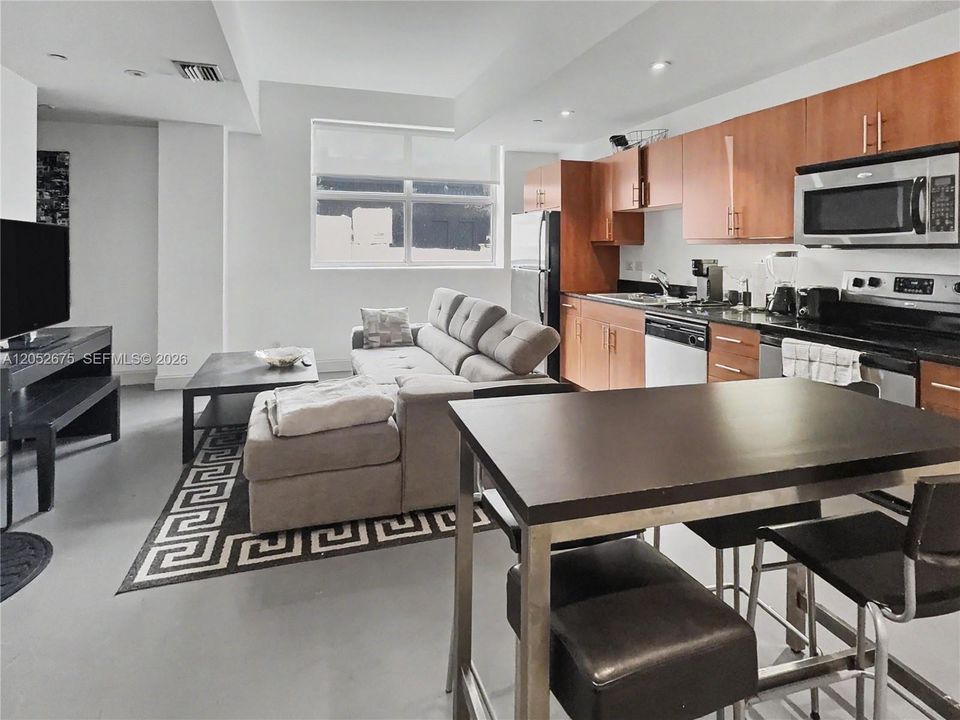 For Sale: $262,000 (1 beds, 1 baths, 774 Square Feet)