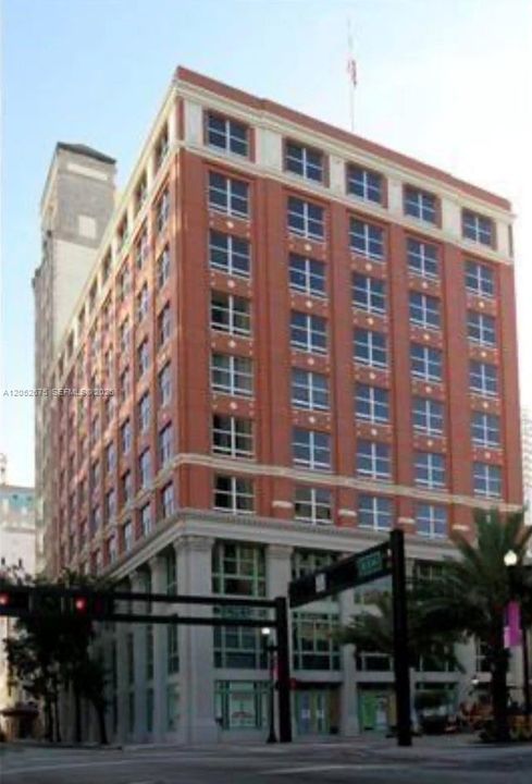 For Sale: $262,000 (1 beds, 1 baths, 774 Square Feet)