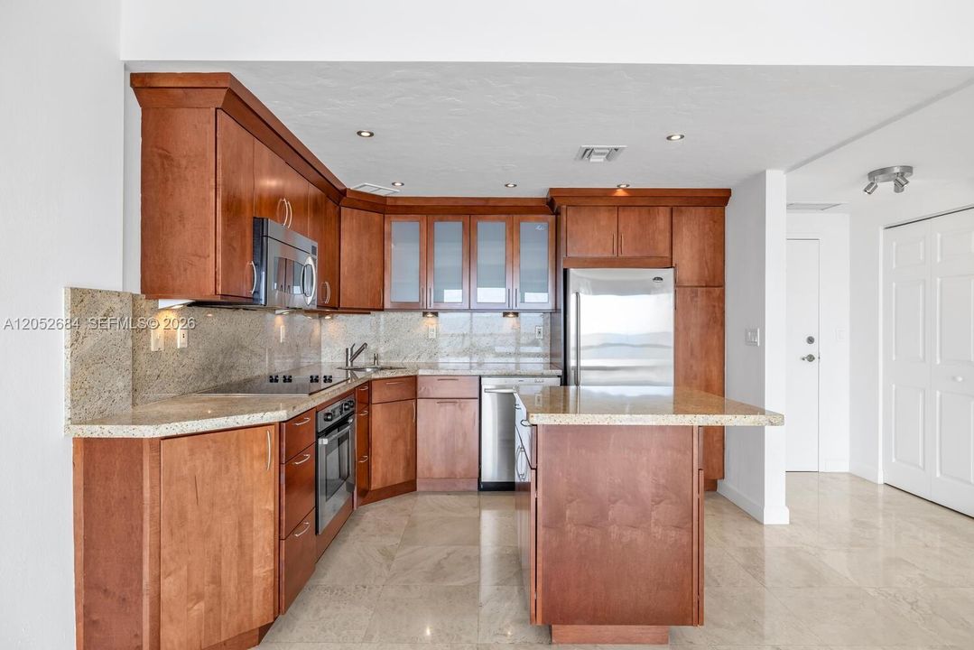 В аренду: $3,300 (1 спален, 1 ванн, 832 Квадратных фут)