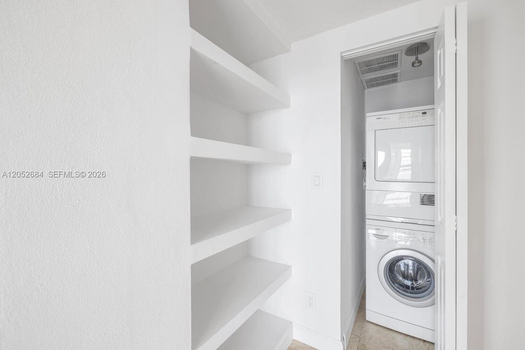 В аренду: $3,300 (1 спален, 1 ванн, 832 Квадратных фут)