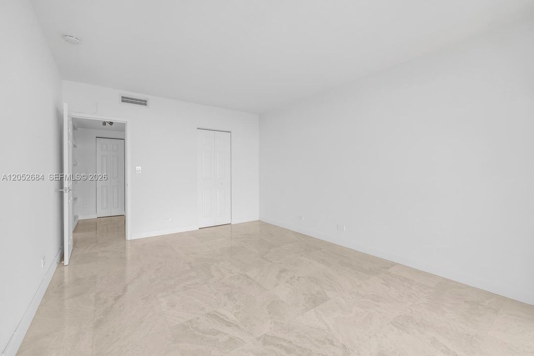 В аренду: $3,300 (1 спален, 1 ванн, 832 Квадратных фут)
