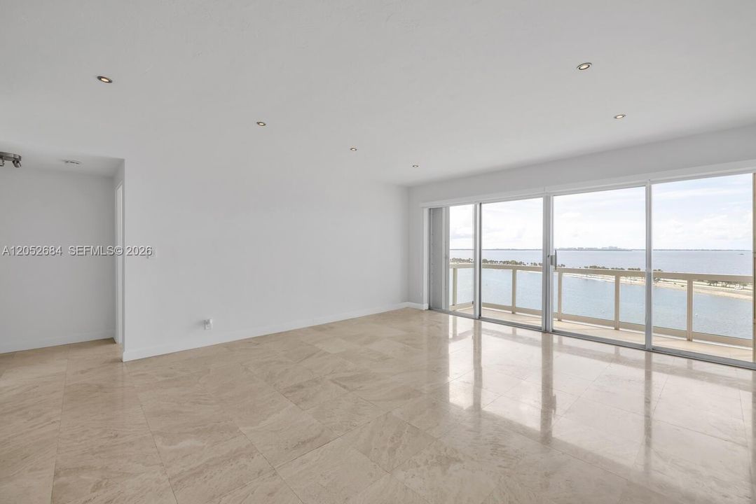 В аренду: $3,300 (1 спален, 1 ванн, 832 Квадратных фут)