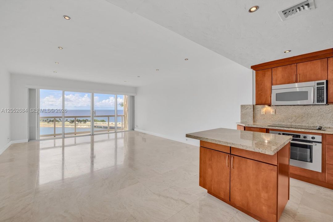 В аренду: $3,300 (1 спален, 1 ванн, 832 Квадратных фут)