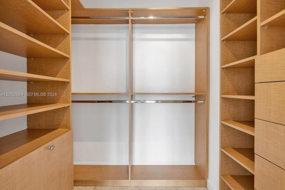 В аренду: $3,300 (1 спален, 1 ванн, 832 Квадратных фут)