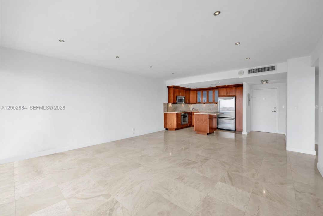 В аренду: $3,300 (1 спален, 1 ванн, 832 Квадратных фут)