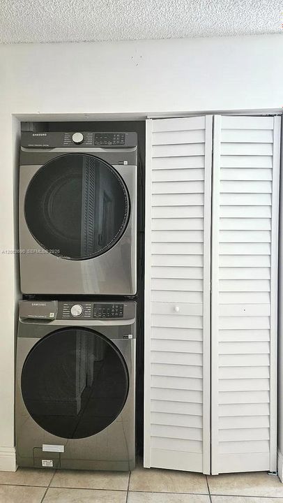 Под контрактом: $3,350 (4 спален, 2 ванн, 1390 Квадратных фут)