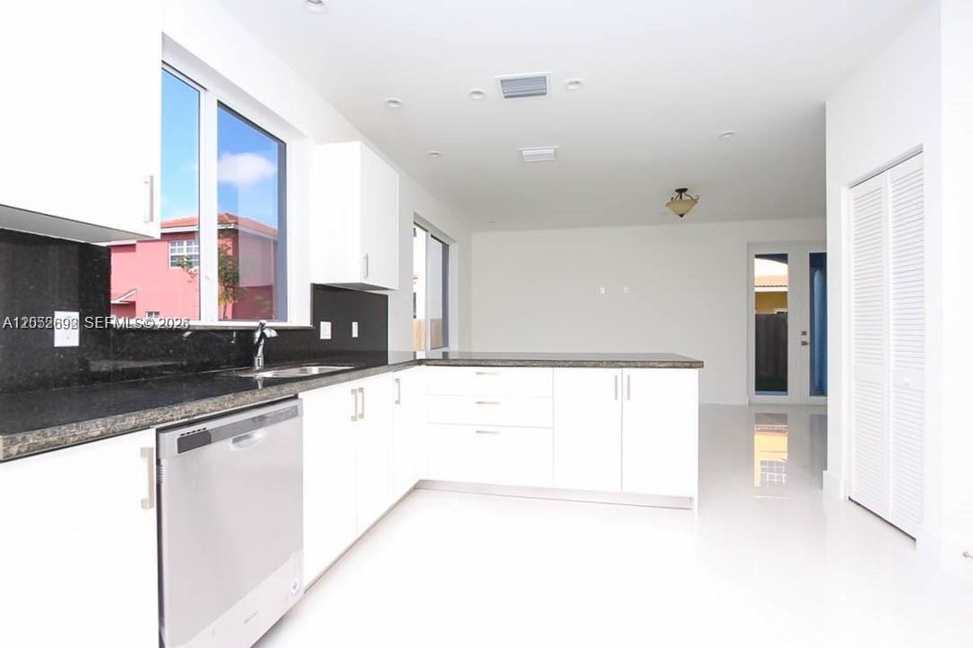 En Renta: $5,000 (5 camas, 4 baños, 3073 Pies cuadrados)