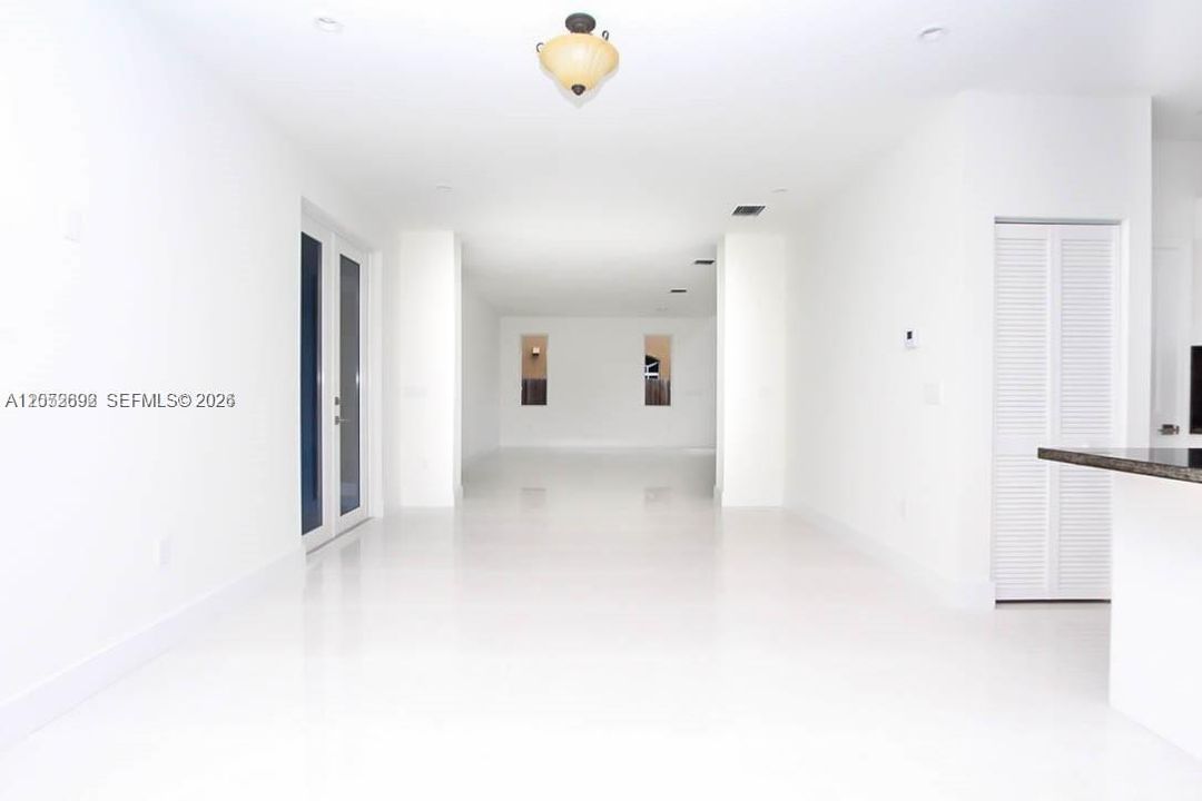 En Renta: $5,000 (5 camas, 4 baños, 3073 Pies cuadrados)