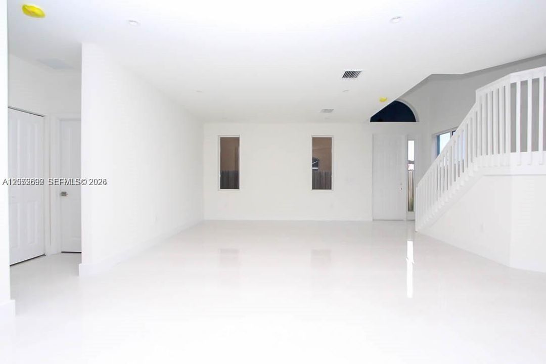 En Renta: $5,000 (5 camas, 4 baños, 3073 Pies cuadrados)