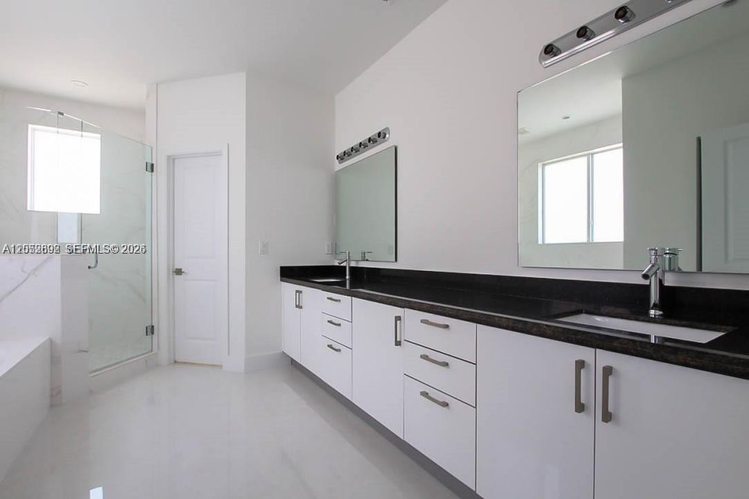 En Renta: $5,000 (5 camas, 4 baños, 3073 Pies cuadrados)